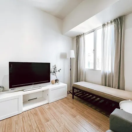 One Bedroom With Pool At Avida Tower 1 Ayala It Park