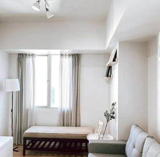 One Bedroom With Pool At Avida Tower 1 Ayala It Park Apartment *
