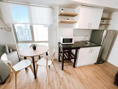 One Bedroom With Pool At Avida Tower 1 Ayala It Park Apartment Cebu