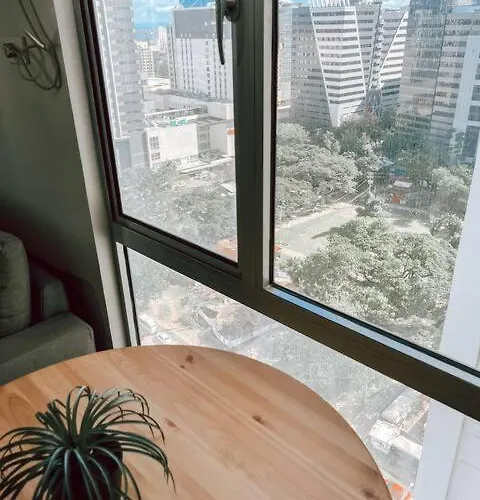 One Bedroom With Pool At Avida Tower 1 Ayala It Park *
