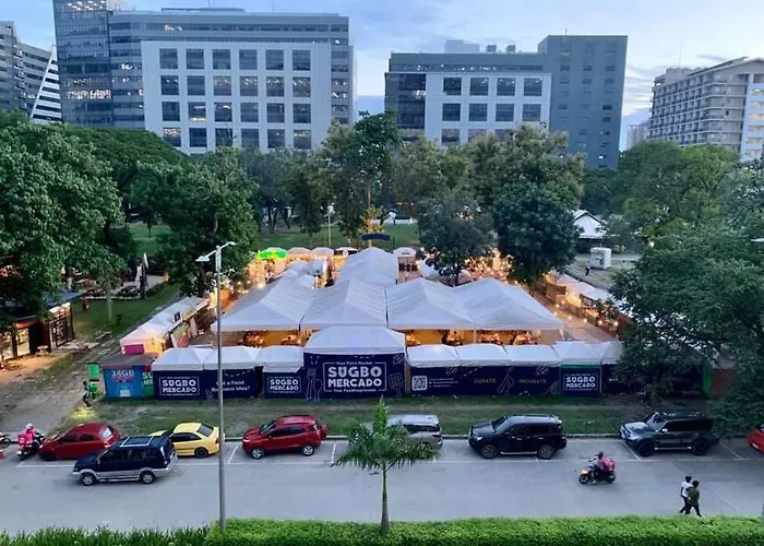 One Bedroom With Pool At Avida Tower 1 Ayala It Park Apartment *