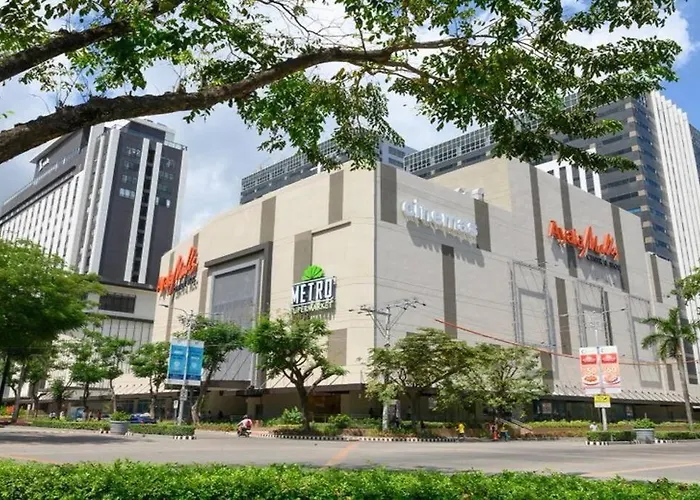One Bedroom With Pool At Avida Tower 1 Ayala It Park Apartment