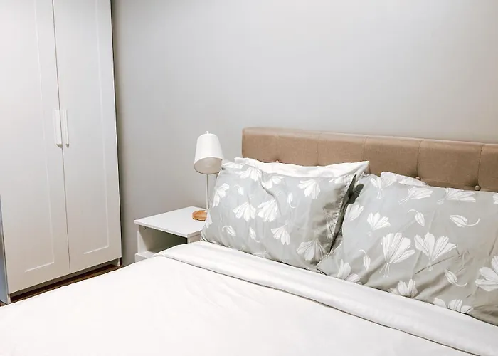 One Bedroom With Pool At Avida Tower 1 Ayala It Park Apartment