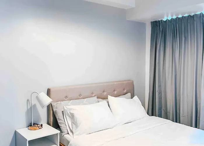 One Bedroom With Pool At Avida Tower 1 Ayala It Park