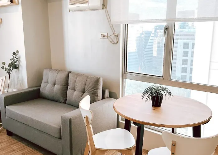 One Bedroom With Pool At Avida Tower 1 Ayala It Park